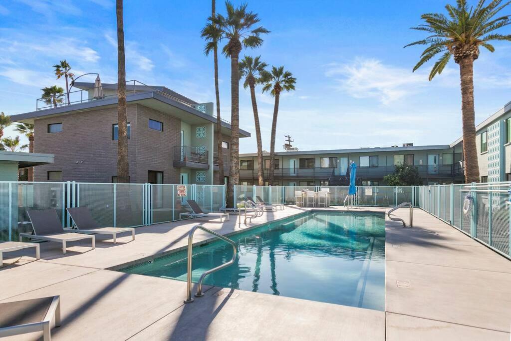 Micro Studio With Balcony & Pool View - Walk To Ot Scottsdale Luaran gambar
